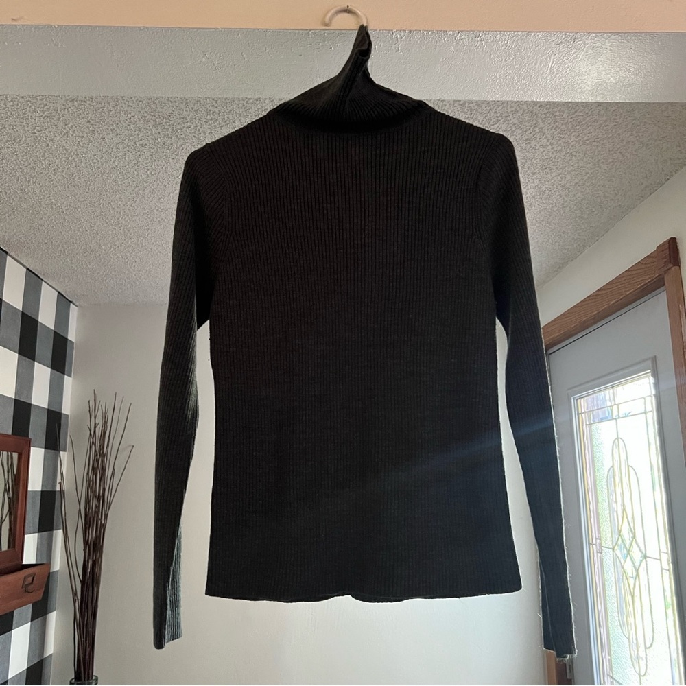 Link | Turtleneck Ribbed Sweater - Picture 10 of 10
